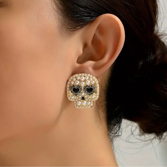 NWT Skull Stud Earrings - Picture 4 of 4